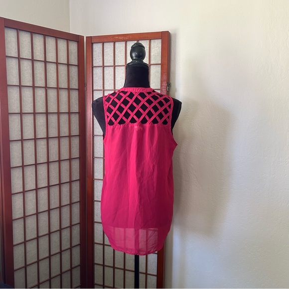 Sheer Grid Cutout Back Red Top - Picture 2 of 14